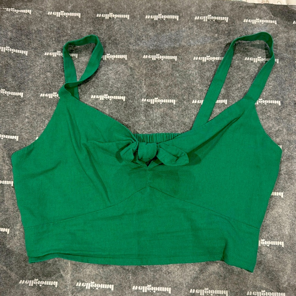 Target cropped linen tank in Kelly green